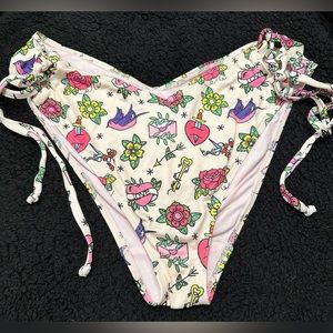 Curvy Beach Tattoo Print Side Tie Bikini Bottoms